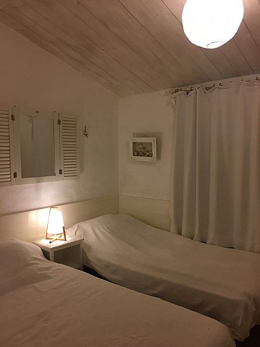 DOMAINE DES POIRASSES - GÎTE BLANC