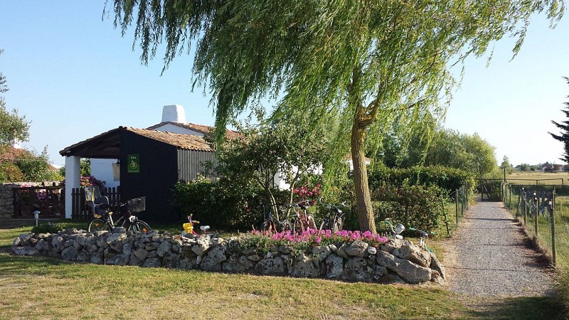 DOMAINE DES POIRASSES - GÎTE RUSTIQUE