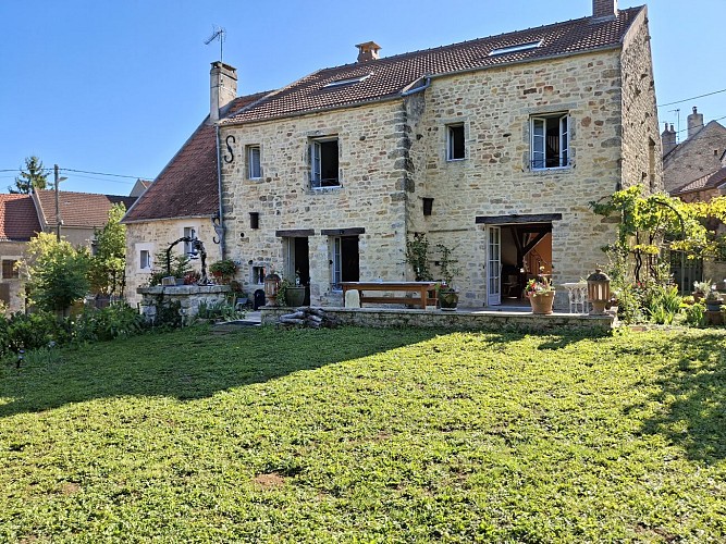 Nouvelle façade et puits d'eau