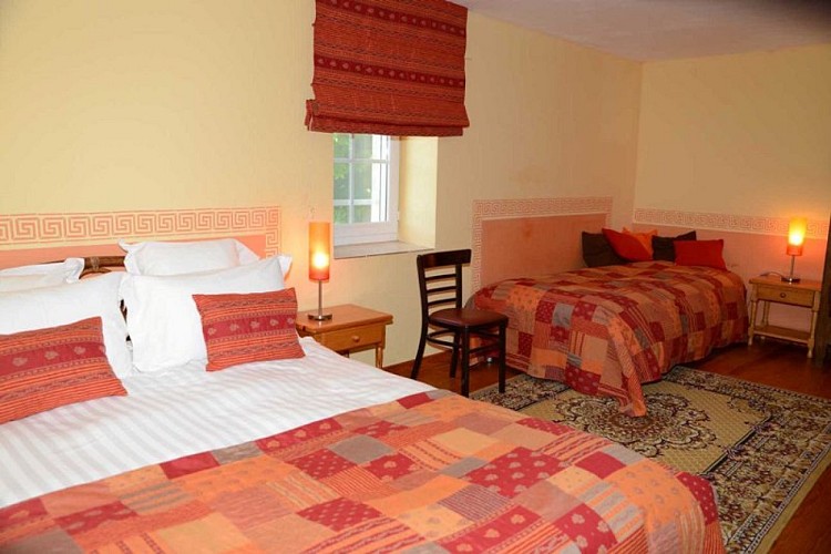 5-Gite-le-chai-B-B-La-sauvageonne-saint-palais-Chambre-2-chai-800-600