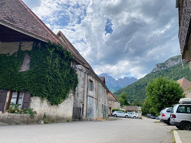 Vue sur les montagnes depuis Saint-Guillaume