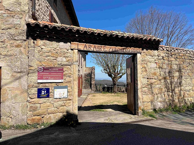 Maison d'Expositions de L'Araire