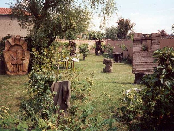 The Geneviève Dumont Association