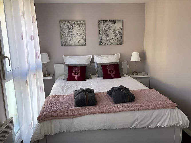 CHAMBRE-LE-CLOS-LUTIN-RUE-DE-LA-FONTAINE-LUC-SUR-MER-GITE-DE-FRANCE-CREDIT-MATHILDE-LELANDAIS