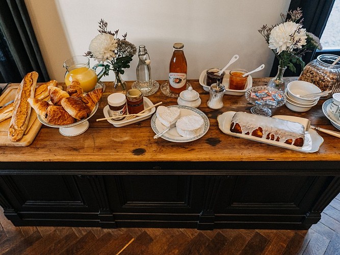 LaMaisonPelloquin-ptit-dej-buffet