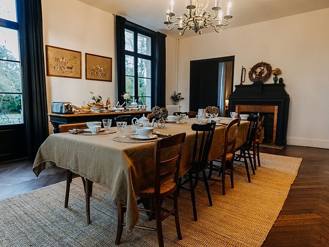 LaMaisonPelloquin-petit-dej-table