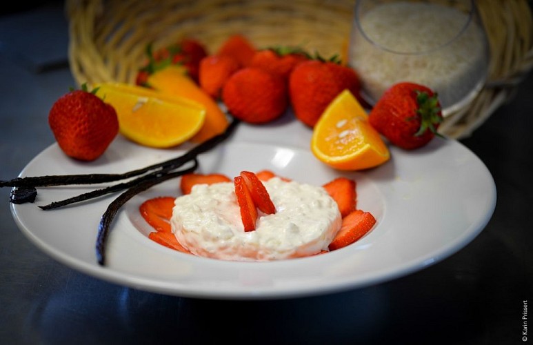 hostellerie saint pierre-saint pierre du vauvray_Restaurant_desert-fraise_normandie