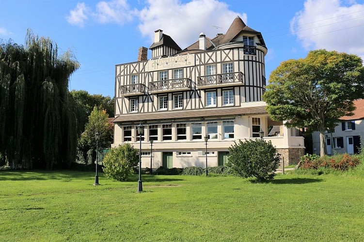 hostellerie saint pierre-saint pierre du vauvray