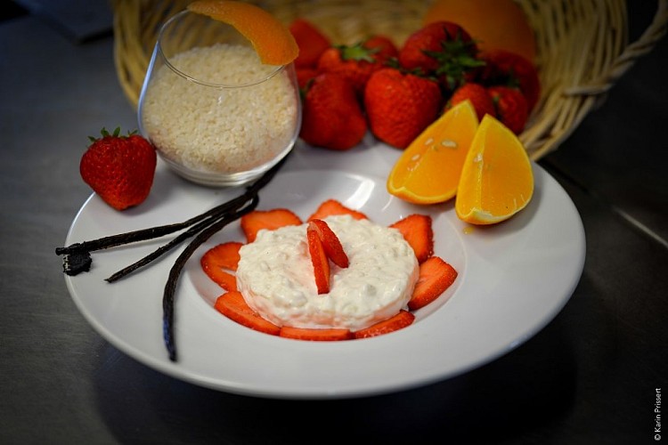 hostellerie saint pierre-saint pierre du vauvray_Restaurant_riz au lait-fraise_normandie
