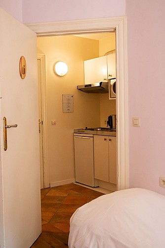 Pomme-Prune kitchenette