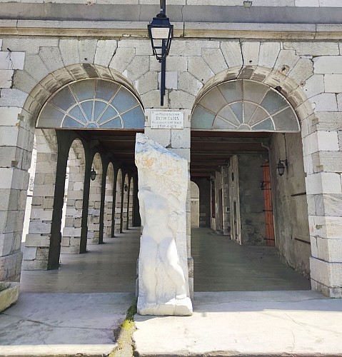 Parcours-Saint-Beat-16-StatueGarona