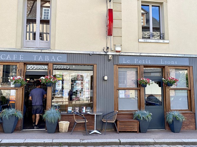 Le Petit Lyons, café-tabac restaurant