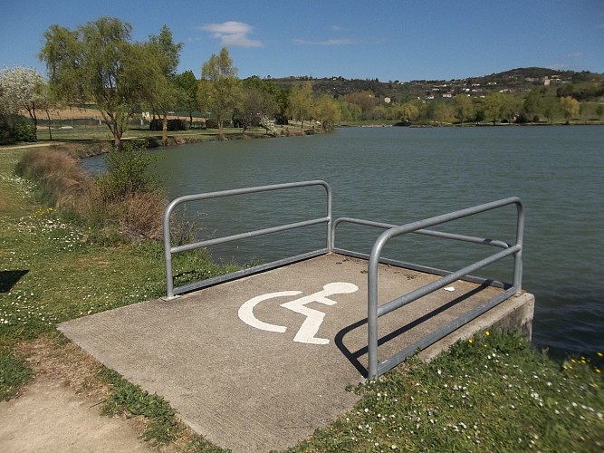 Ponton de pêche des lacs d'Aquaval