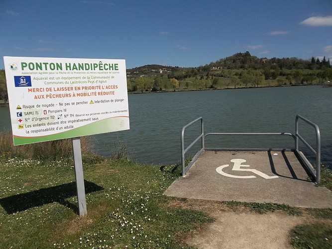 Ponton de pêche des lacs d'Aquaval