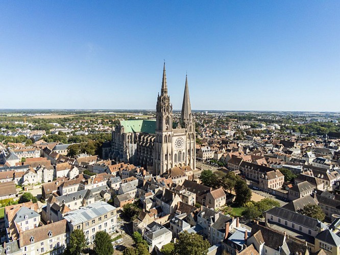 Cathédrale et Trésor de Chartres, vue aérienne 2 © Cyril Ananiguian – CMN, Paris