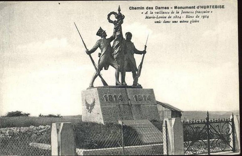Ancienne carte postale du Monument des Marie-Louise
