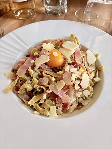 Pâtes carbonara la Famiglia
