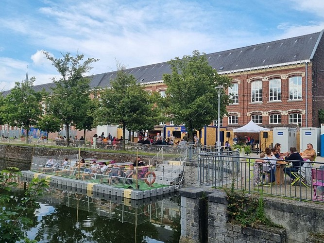 la guinguette des quais et sa terrasse flottante