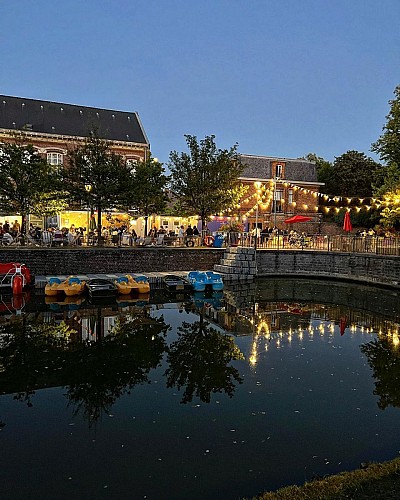 la guinguette des quais by night
