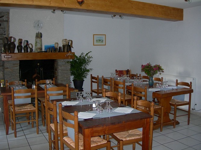 salle chez justau GOUAUX DE LUCHON