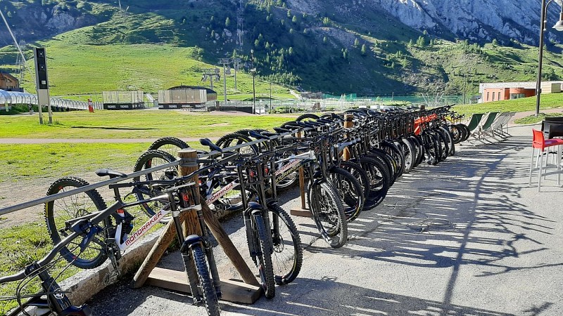 Skiset Le Lac Mountain Story