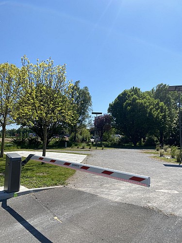 Aire de camping-car du camping du Chêne