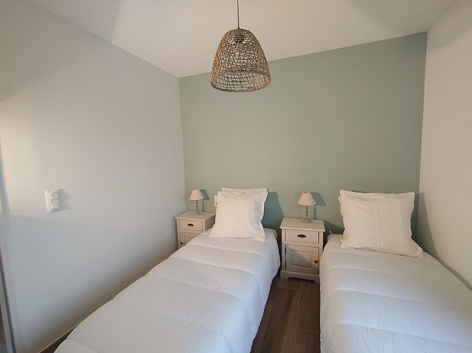 Aux pieds des 2 îles