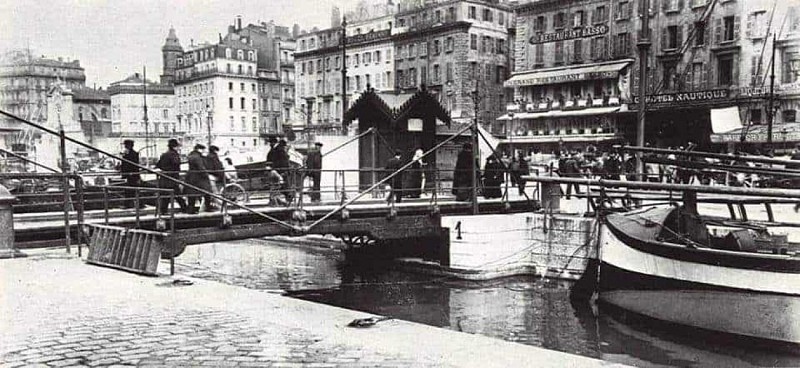 L’un des ponts tournants du quai de Rive Neuve qui reliait la ville à l’îlot Thiars