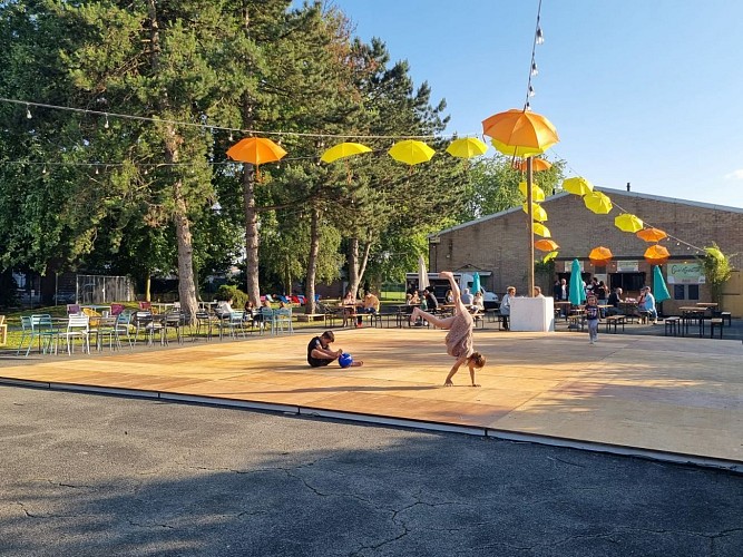 guinguette en bord de lys