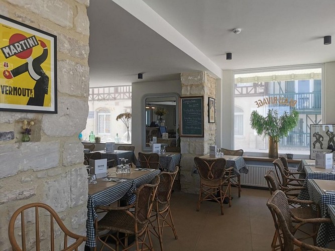 salle-du-petit-dejeuner-le-beau-rivage