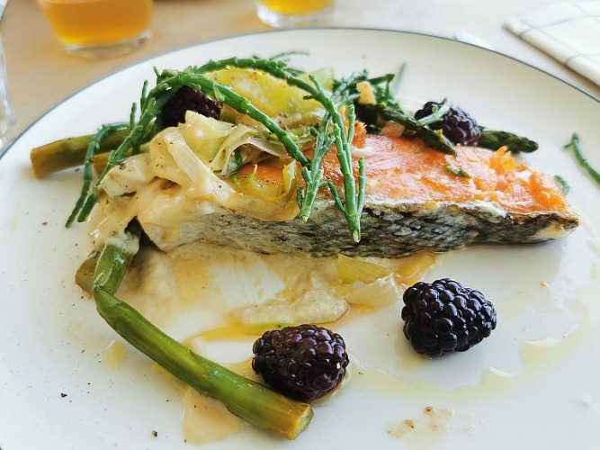 hote-restaurant-le-beau-rivage-plat-saumon