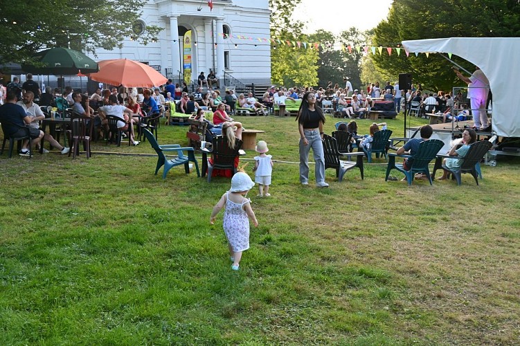Zomerse Guinguette in Wervicq-Sud: Ontspanning en Feestelijkheden!