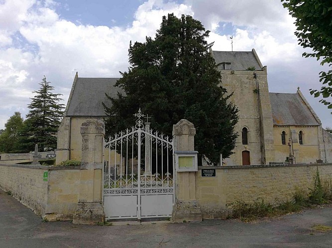 Portail d'ntrée de l'église de Brouay
