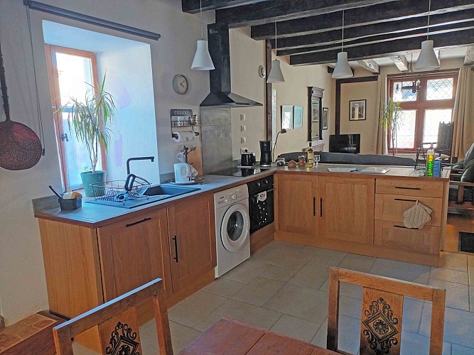 20250517_161058 kitchen