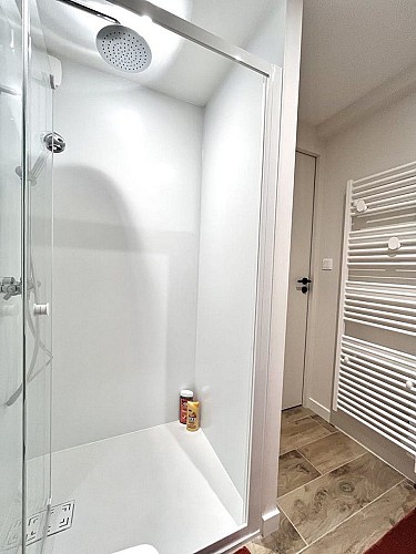 courlay-gite-le-petit-heros-douche