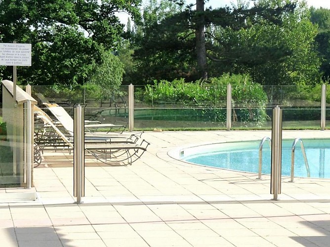 Chateau-de-la-Rapee-piscine©M.-Adole