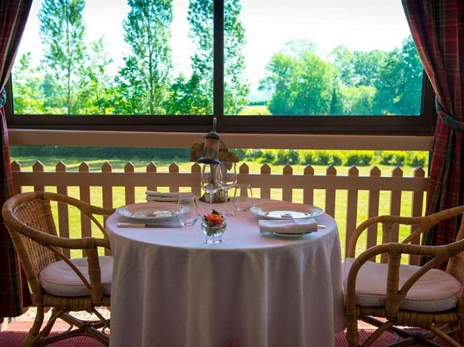 Château de la Rapée - salle de restaurant terrasse 2 © Château de la Rapée