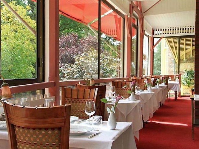 Château de la Rapée - salle de restaurant terrasse 3 © Château de la Rapée