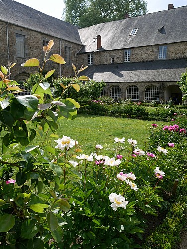 ABBAYE DE FONTAINE-DANIEL