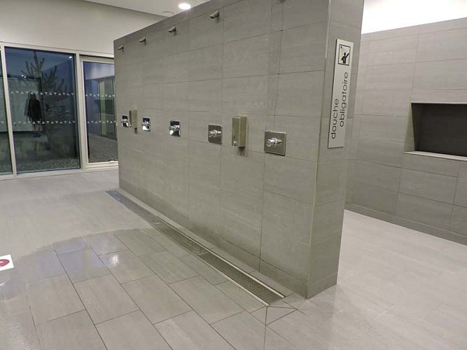 Piscine intercommunale Le Triangle à Dachstein - Douche collective