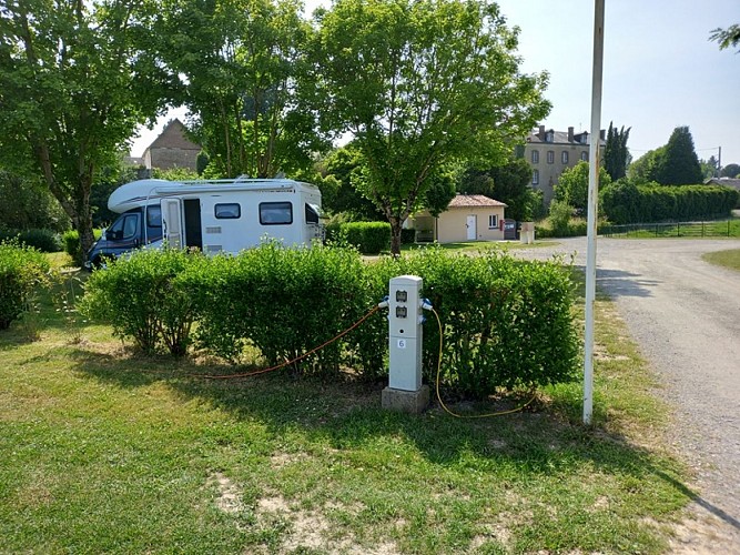 aire de camping car Le Dorat