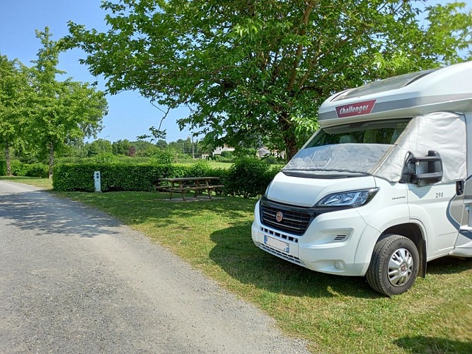 aire de camping car Le Dorat