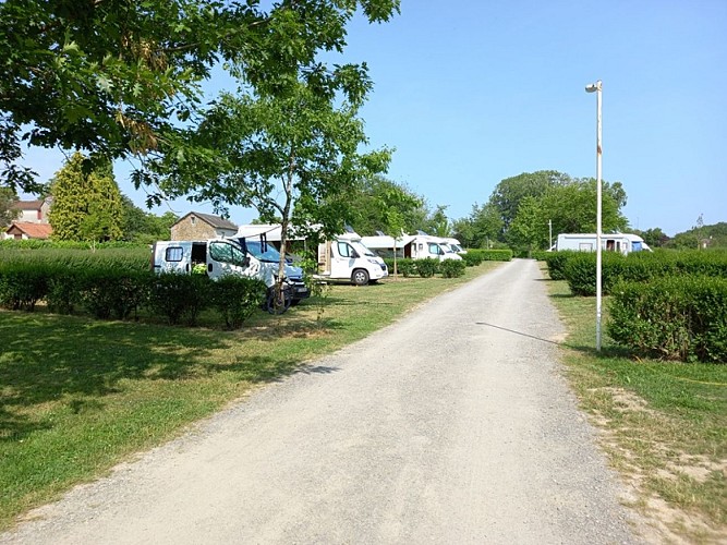 aire de camping car Le Dorat