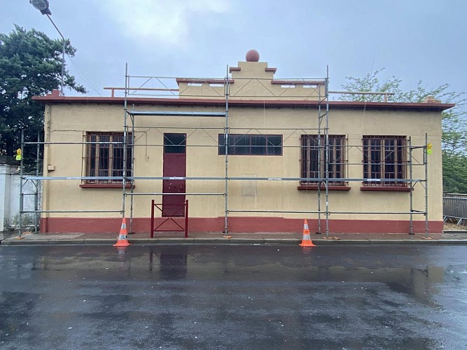 BEN CAILLOUS - Fresque des anciens bains douches de Trouillas