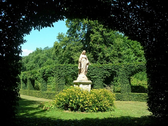 Parc Heudicourt Sainte Vierge © Y.Esteve, Château d'Heudicourt