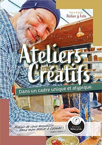 Alain Kern dans son Atelier céramique