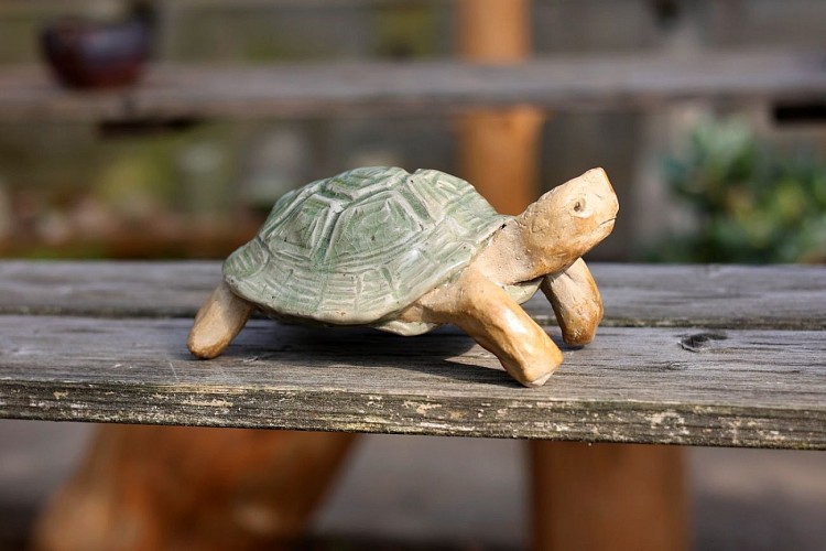Tortue en grès