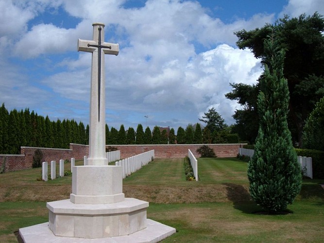 Le Quesnoy communal Cemetery extension