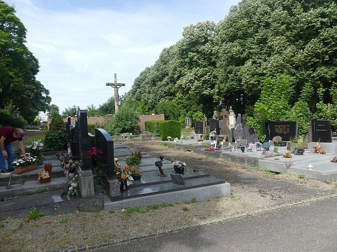 Emplacement 2025 ancien carré militaire 12c