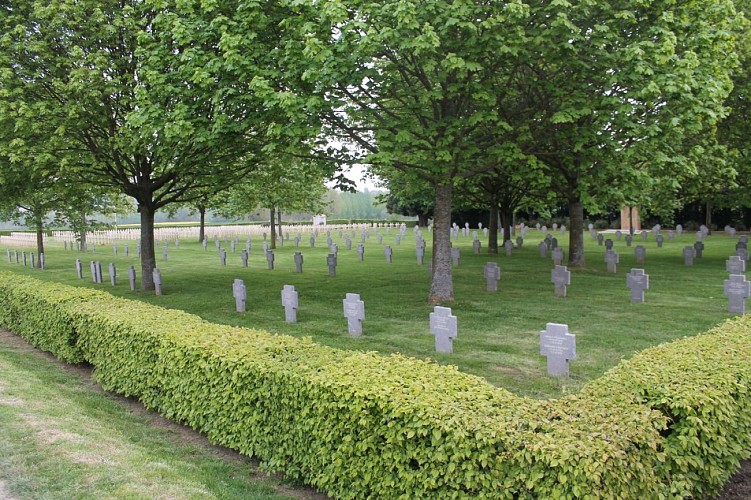 Nécropole française et cimetière allemand - Thiescourt